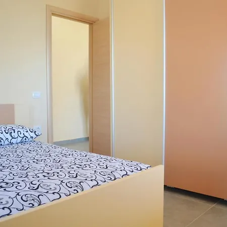 Holiday For Rent - 086 *